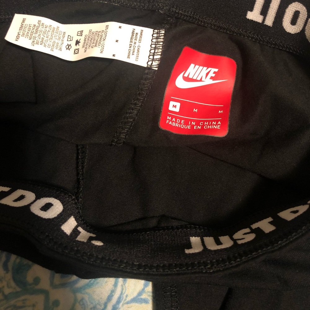 NIKE women’s medium leggings